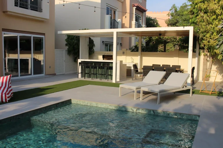 Garden seating area with pergola, Dubai villa by MasterMaint