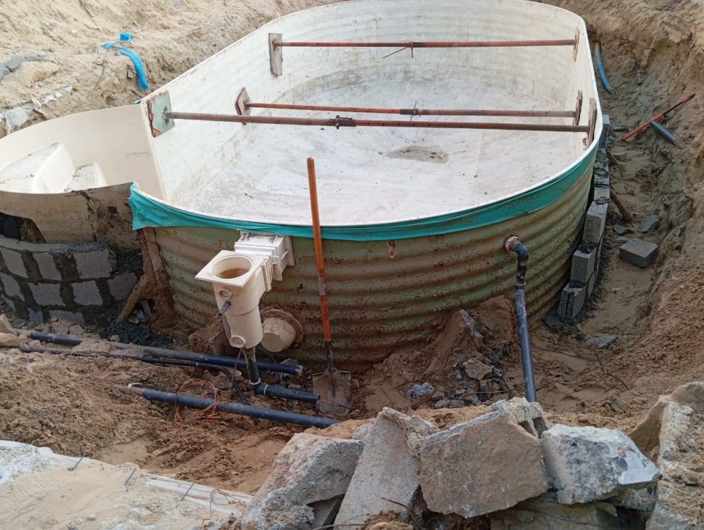 Swimming pool contractors in Dubai installing advanced pool equipment and systems