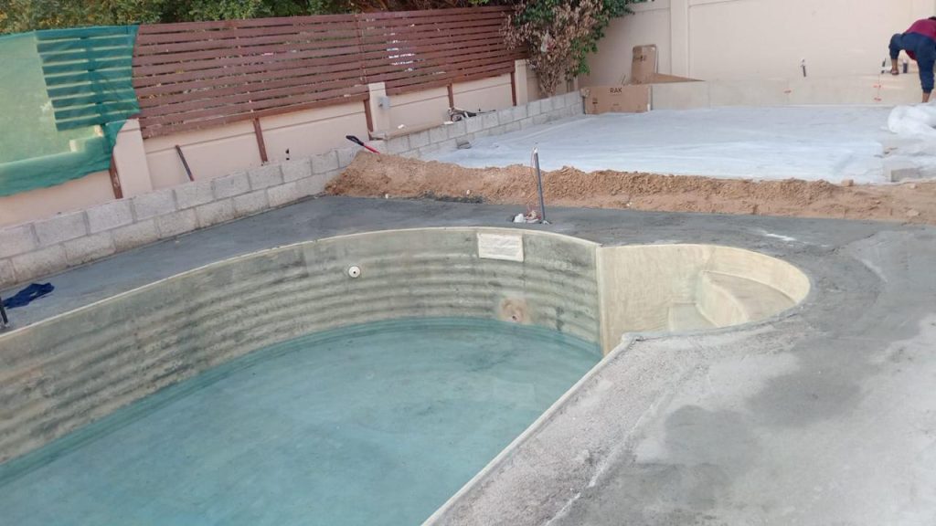 Swimming pool contractors in Dubai providing pool maintenance and AMC services