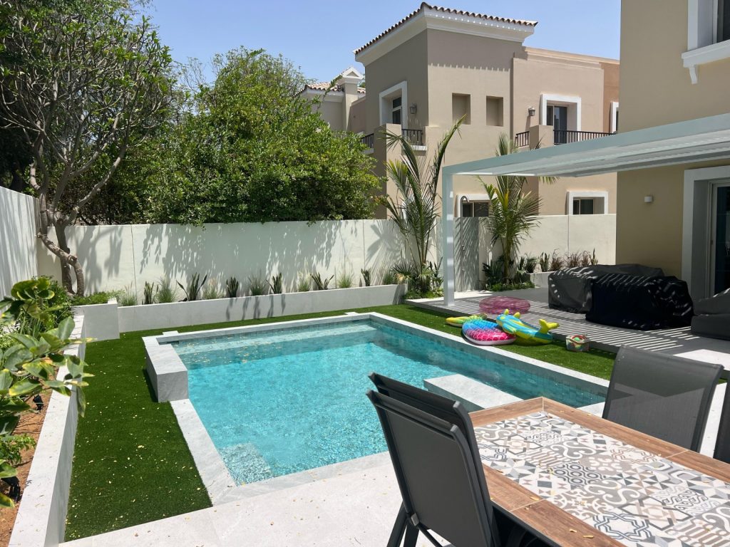 Custom swimming pool construction services in Dubai